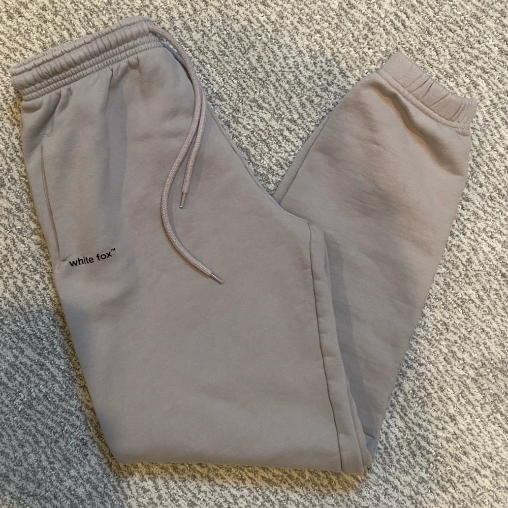 White Fox Boutique Taupe Jogger Sweatpants XS Luxe Lounge Athleisure